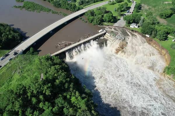 Building swept into Blue Earth River as Rapidan Dam suffers partial failure.