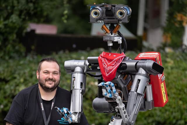 Ryan Howard made a robot replica of Johnny 5 and now people can’t get enough of his showstopping creation